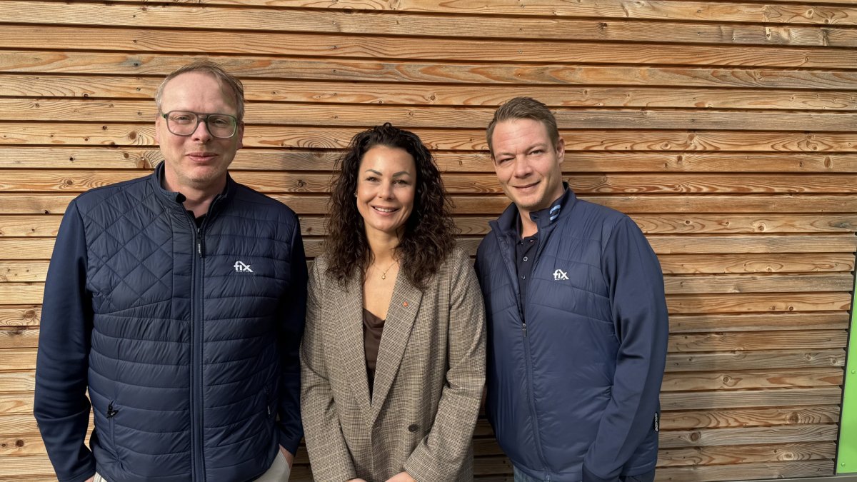 Juliane Randhahn und die Fix Auto Betriebsberater Christoph Rosemeier und Johannes Krekel