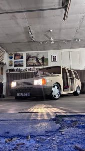 Ein Wartburg in einer Werkstatt